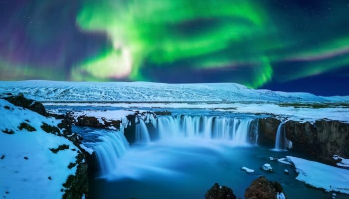 Northern Lights Iceland: When & Where to See Dancing Lights