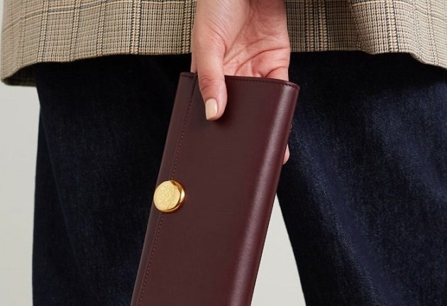 Additional Eye-Catcher for Travelers’ Wallets: Zero-less design and sleek looks.