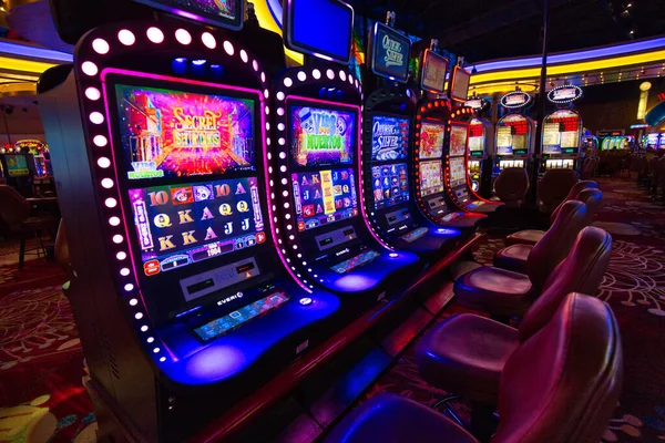 How to Keep Your Emotions in Check While Playing Slot Online