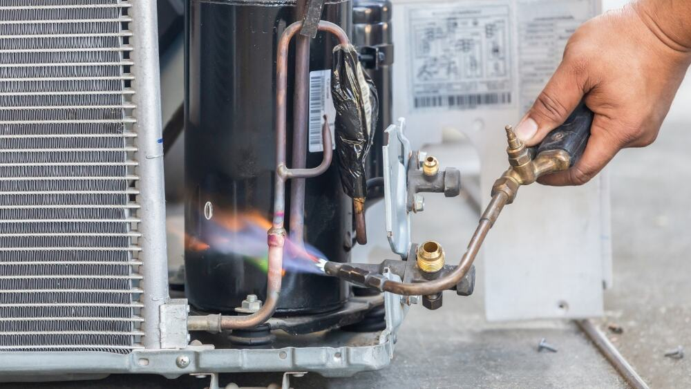 Why HVAC Los Angeles Contractors Recommend Seasonal Tune-Ups Before Summer and Winter